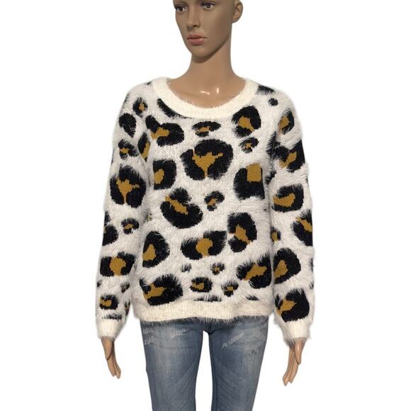 En Creme Fuzzy Long Sleeve Leopard Print Sweater (M/L) - Picture 1 of 16